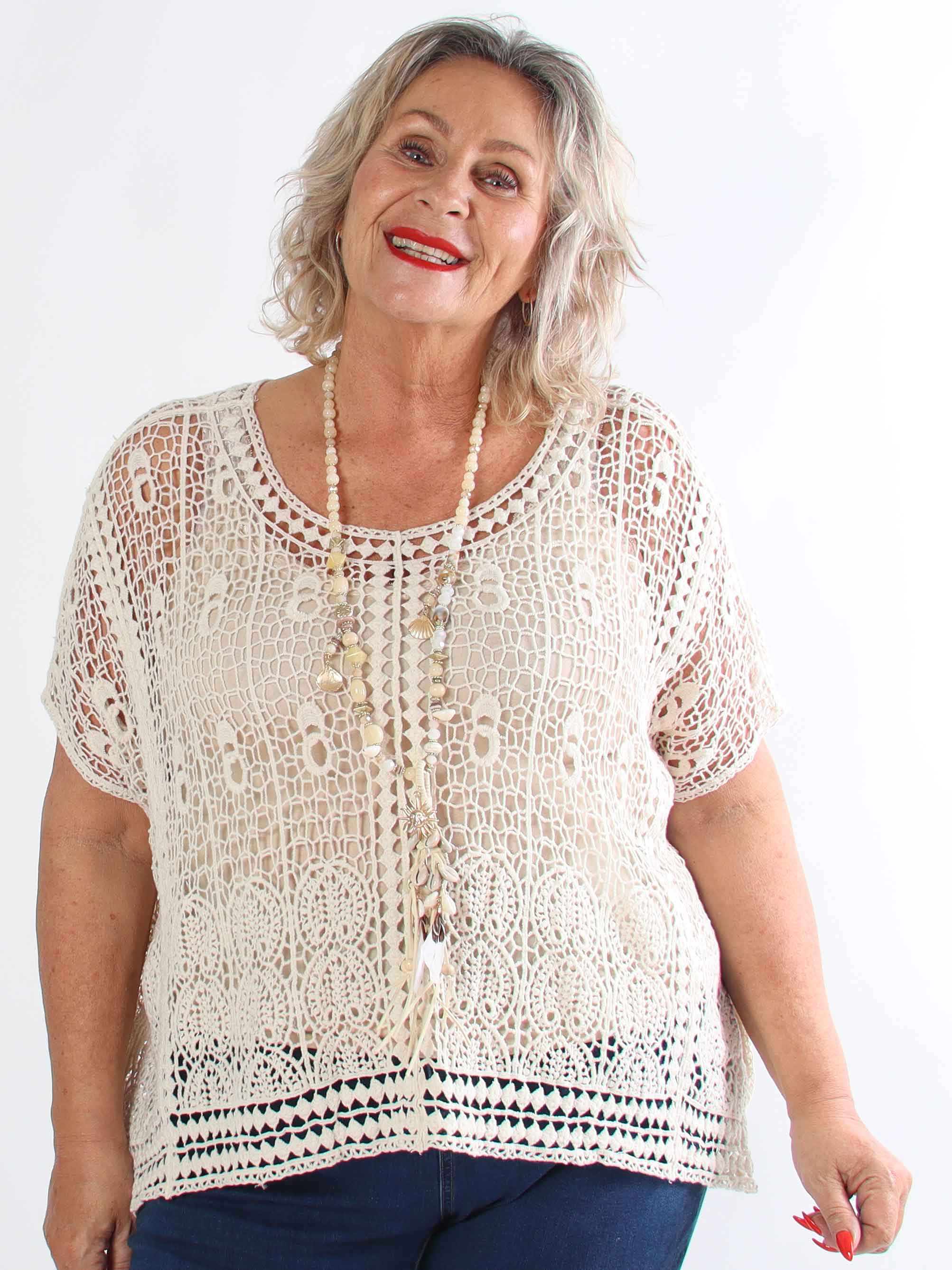 Aarohi - Lätt virkad plus size tunika med ett elegant spetsmönster som ger en feminin och luftig look